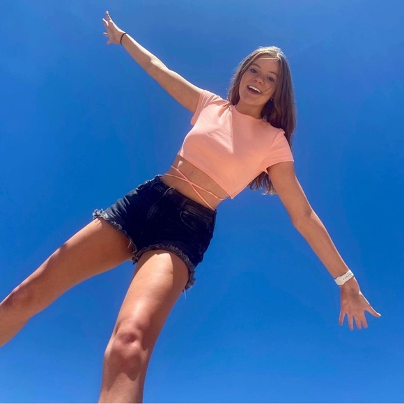 Light Pink/Peach Short Sleeved Top that Ties around - Picture 4 of 4